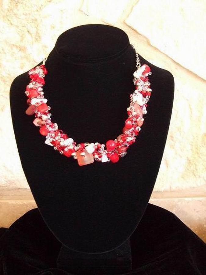 Beautiful red coral and magnesite necklace.  (C120P48) - Click for more details